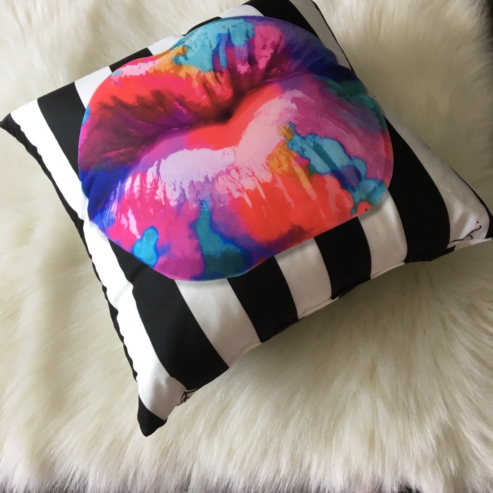 new last1 ♡ Jodi Pedri ♡ Smooches Pillow ♡ Lips - Picture 4 of 8